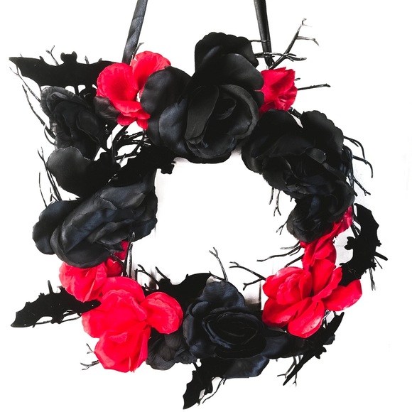 Merry And Fright Wreath - Picture 2 of 2